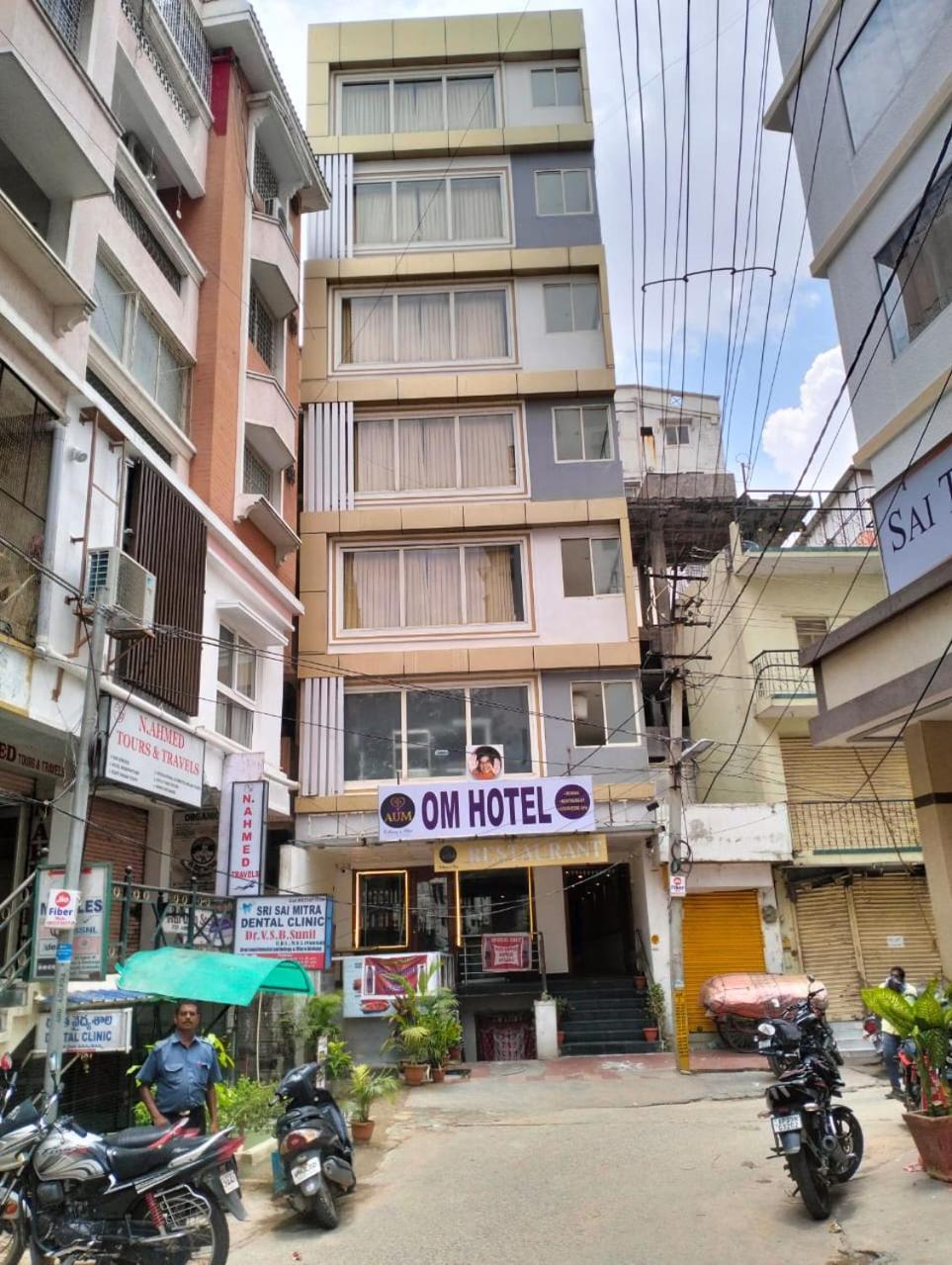 Aum Hotel Puttaparthi Exteriér fotografie